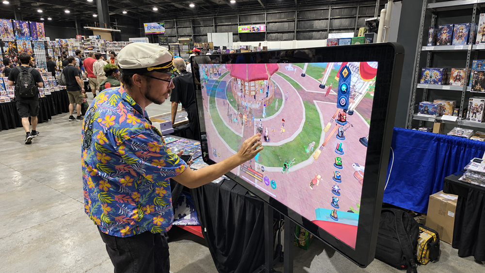 Large-scale arcade cabinets and multiplayer large-screen interactive experiences Large-scale arcade cabinets and multiplayer large-screen interactive experiences