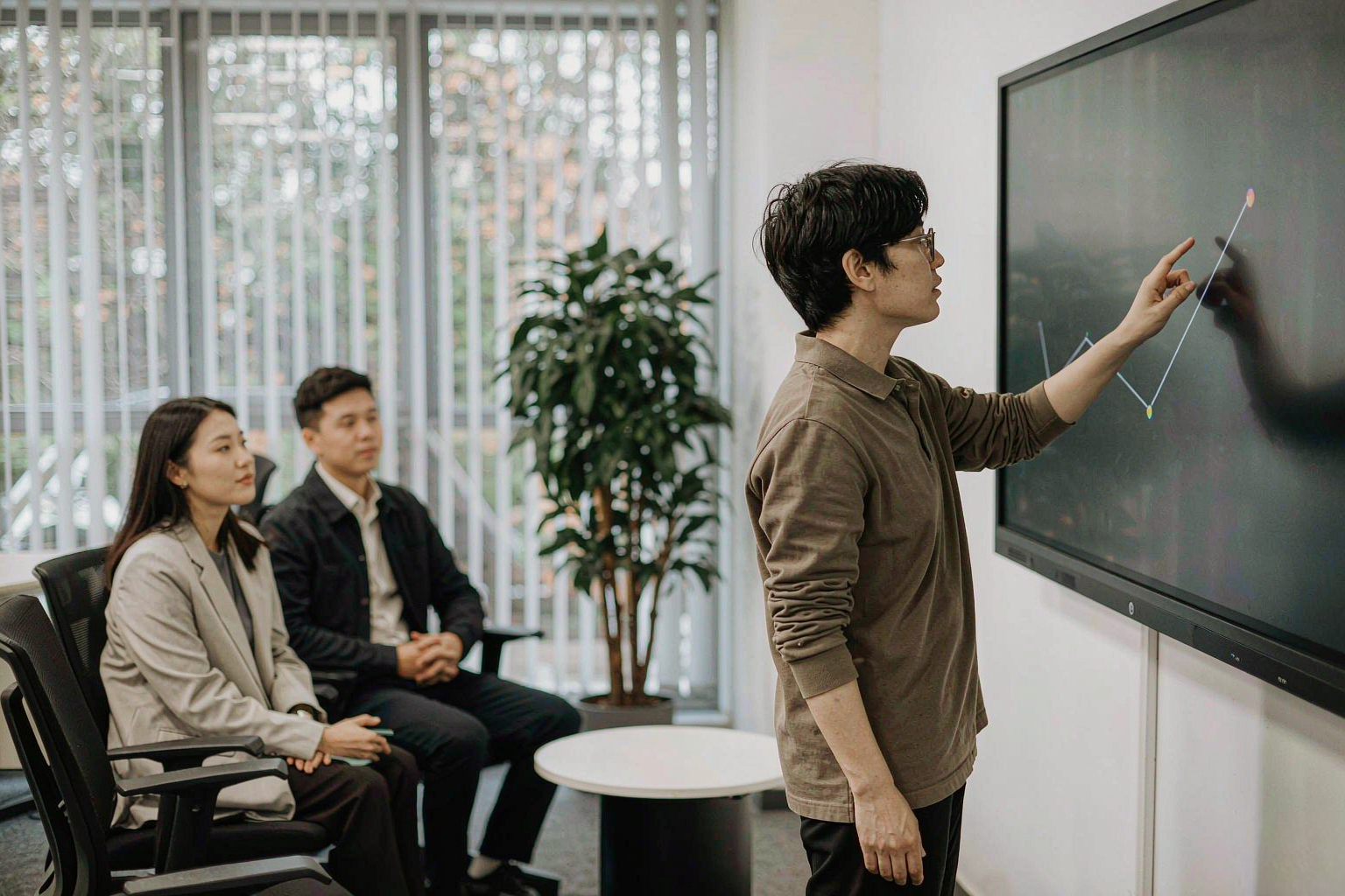 01-meeting-room-touch-display.png